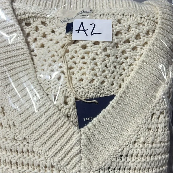 Universal threads Knit sweater NWT size medium - Picture 5 of 5
